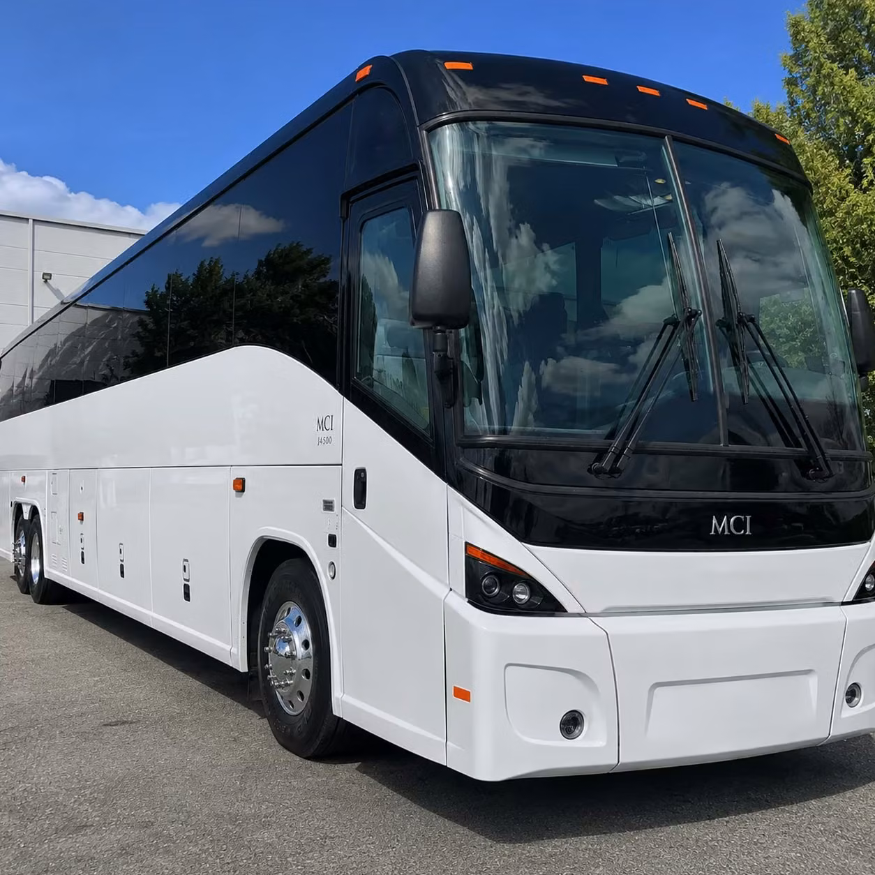 light rail connection shuttles between minneapolis stations and your office